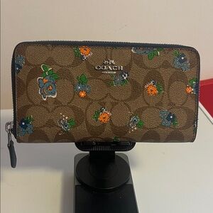 Preowned Coach Brown Floral Wallet